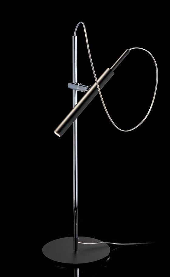 Anmutig: Tischleuchte «EccoLed Flamingo Tablo», 55,5 cm hoch. Hier mit eleganter Pulverbeschichtung von Leuchtenkörper und Tellerfuss in Braun