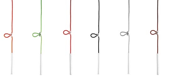 Farbenfroh: Das Textilkabel der «EccoLed Tavolo» gibt es in sechs Farben, und jeder Leuchte des Programms sind drei Linsenvorsätze zur Veränderung des Abstrahlwinkels beigelegt