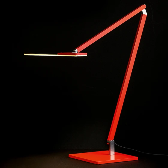 Supple: thanks to its friction joints, "Roxxane" can be effortlessly adjusted into any position