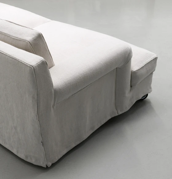 The sofa is available in two or three seat versions and epitomises the notion of updated classics that defines the new collection