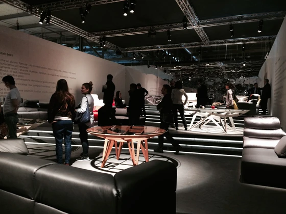 Meritalia take to the Milan stage by transforming their exhibition space into a terraced stage set. Concept by Mario Bellini