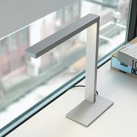 Well-read: thanks to the flexibility of its articulated joints, the "ZAC" table lamp is ideal for libraries.