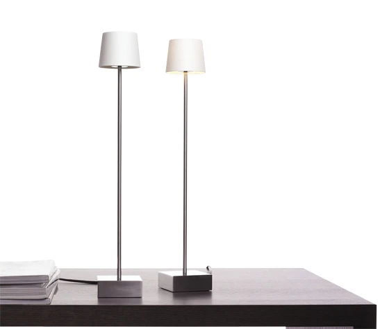 Simplicity: the forms of "CUT" by Torsten Neeland are reduced to the absolute minimum. It is available as a standard or table lamp.