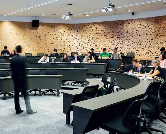 The case study room in the podium promotes discussion and interactive seminars