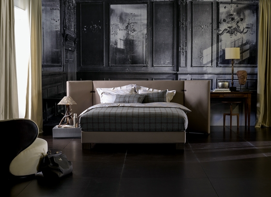 Ebenfalls zur Kollektion  «Basis/Origins» gehört «Corner», das Bett mit dem markanten  raumbildenden Kopfteil.