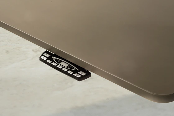 The control element for electromotive height adjustment from 65 to 130 cm not only adjusts the height to match various users’ needs but also enables ‘transformation’ into a standing table