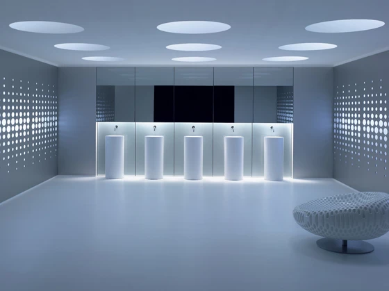 Für Sanitäranlagen im halböffentlichen Bereich empfiehlt sich die Alape-Systemwand. Hier in Kombination mit Waschtisch „WT.RX325K“; Höhe 900, Durchmesser 325 mm