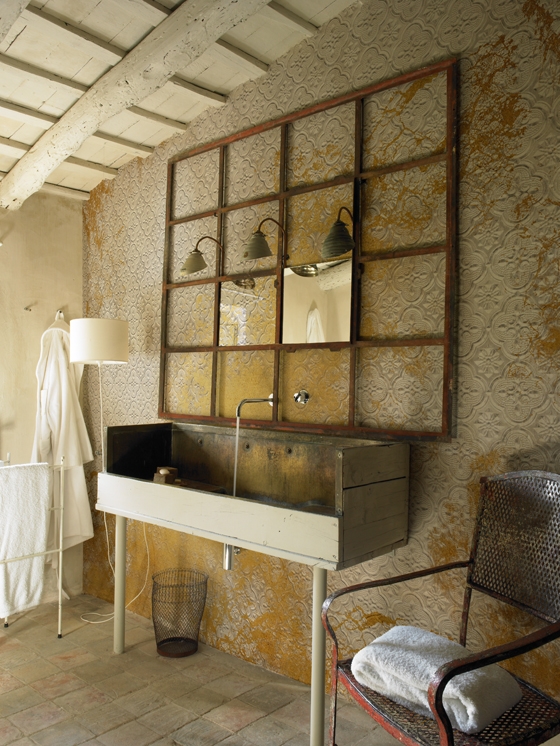 Designers are able to use WET SYSTEM™ to create seamless decorative surfaces in environments where tiles or other uniform surfaces are more typical