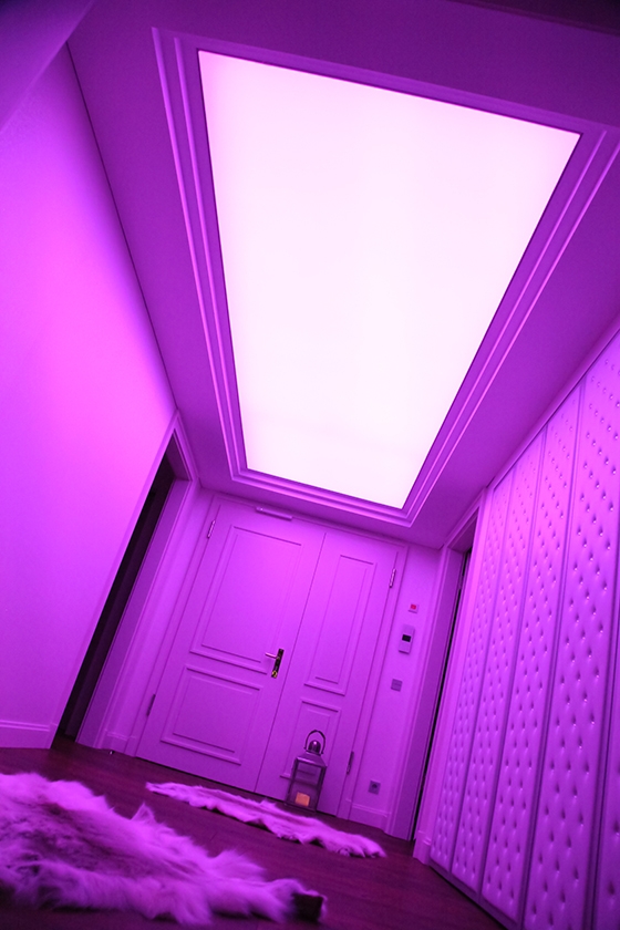 It couldn't be any simpler. Perfectly tensioned ceilings made from DESCOR® fabric and preferably in combination with LEDs offer room lighting that is ideally diffuse and uniformly bright