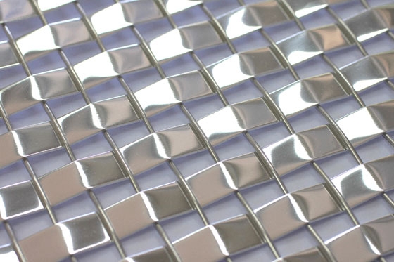 The high-gloss aluminium mesh ‘Atlantic Glow’ by GKD has been specially developed to direct and reflect daylight and artificial light indoors; photo: GKD