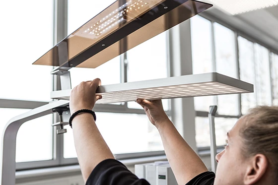 Functional test of the luminaire head in the assembly department in Stuttgart. Photo: Gordon Koelmel