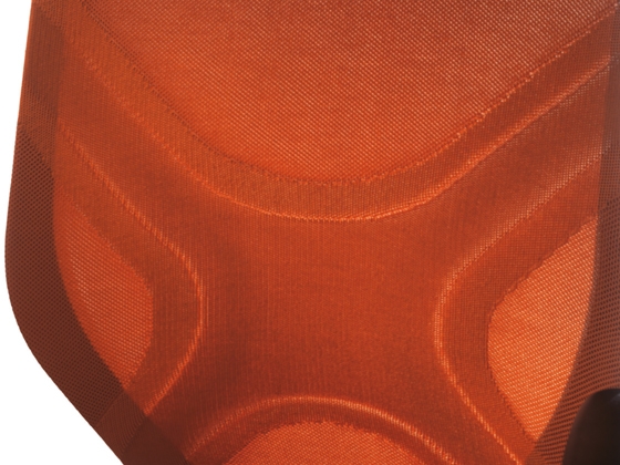 The chair’s backrest cover is produced using a 3D knitting technique, which, with its various, elastically designed zones and a visible, built-in lumbar support, provides support where required