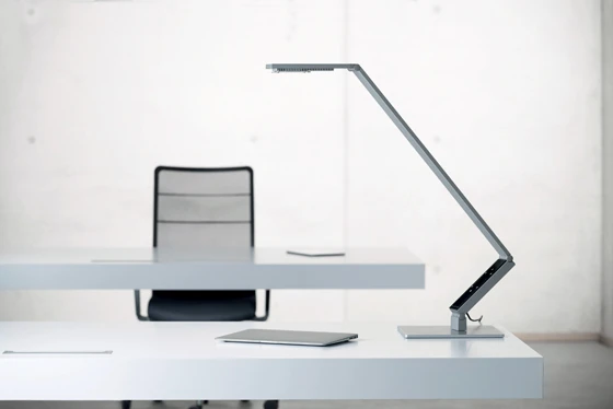 Thanks to sophisticated LED technology and lighting strengths of up to 1,000 lux with very even light distribution, the lamps achieve almost daylight quality