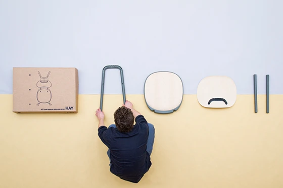 Assembling the Kitt flatpack chair for HAY - Photo by Jonathan Mauloubier