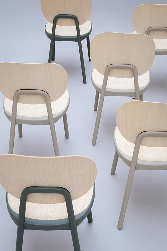 Kitt flatpack chair for HAY - Photo by Jonathan Mauloubier
