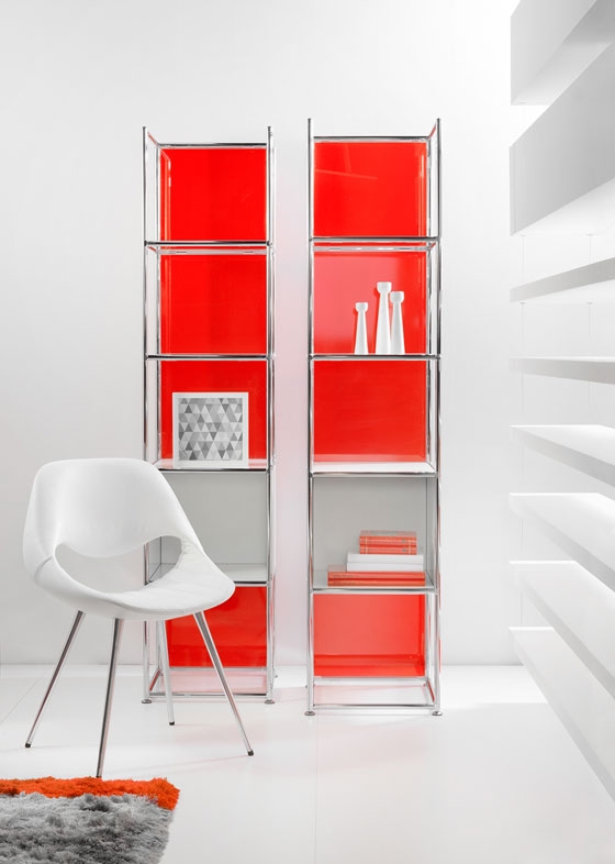 Das Grundgerüst lässt sich bei Modul Space mit Flächen in unterschiedlichen Materialien und Farben kombinieren. So entsteht für jede Wohnsituation das passende Möbelstück, das sich nahtlos in die übrigen Elemente der Serie einfügt