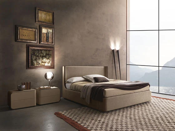 Innate elegance reminiscent of the inside of a prestigious British car combined with all-Italian design. The Callas bed is a timeless classic designed by Claudio Lovadina with a retro mood intended to lend the bedroom an understated and modern style
