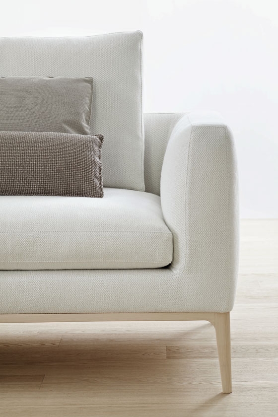 Leonard, designed by Emanuel Gargano, is a new sofa with solid wooden legs and will also be shown at IMM in Cologne (Hall 11.1 / Stand B024)