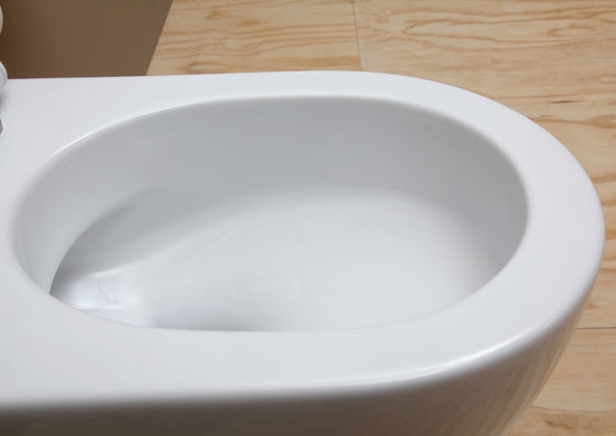 Das goclean System von Ceramica Flaminia, ermöglicht eine wahrhaft fugenlose Toilettenschüssel. In diesem Zusammenhang wurden auch die Form der Halterung verbessert und unhygienische und schwer zu säubernde Bereiche konventioneller Modelle wegdesignt
