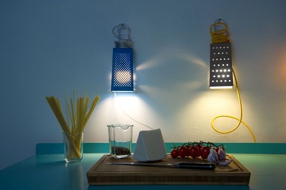 Inspiriert von Pop Art und Jazz: Highlight der farbenfrohen Kollektion be.bop ist das Modell cacio&pepe, das auf der italienischen Parmesanreibe basiert