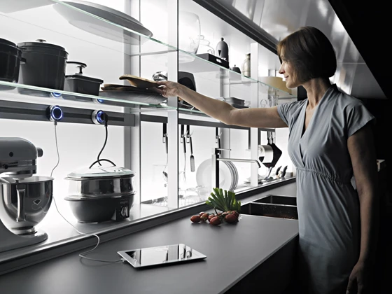 The Artematica system with counters and doors in strengthened glass and the New Logica back panel that can be used for storage and kitchen accessories. Glass is one of the healthiest and most sustainable materials as it is 100% emissions-free