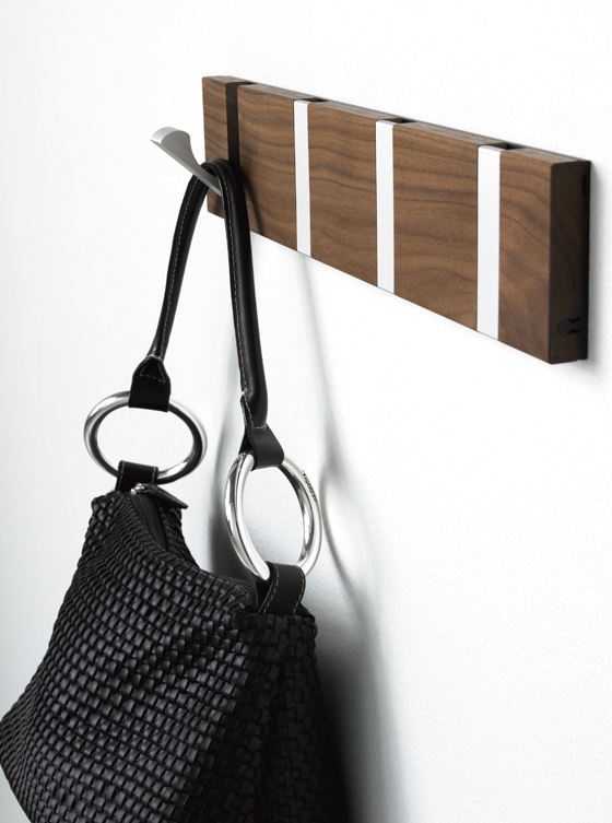 Knax Horizontal exemplifies the LoCa approach in its aesthetic simplicity and intelligent functionality