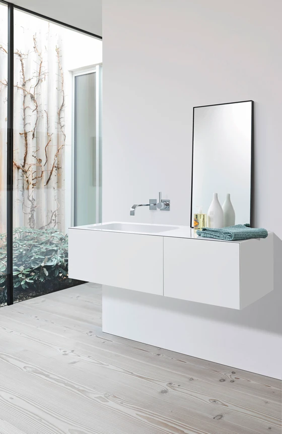 For purists, Folio offers a pure-white furniture option, which, dovetailing with the bright-white steel body, elevates the purity of the one's daily ablutions ritual