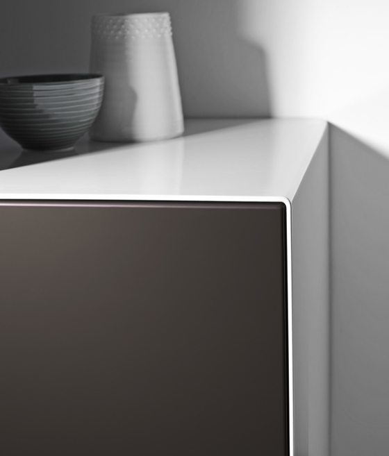 The divine is in the detail with Folio, which boasts the tightest of radii and a supremely minimal 0,3mm-thick, robust and tactile glaze