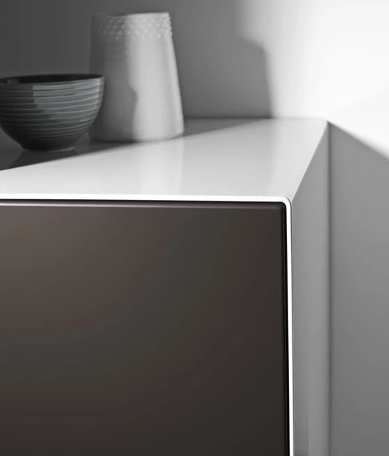 The divine is in the detail with Folio, which boasts the tightest of radii and a supremely minimal 0,3mm-thick, robust and tactile glaze
