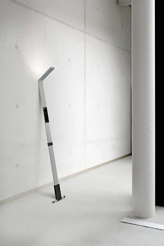 The lamp head can be rotated 180° for direct or indirect lighting.