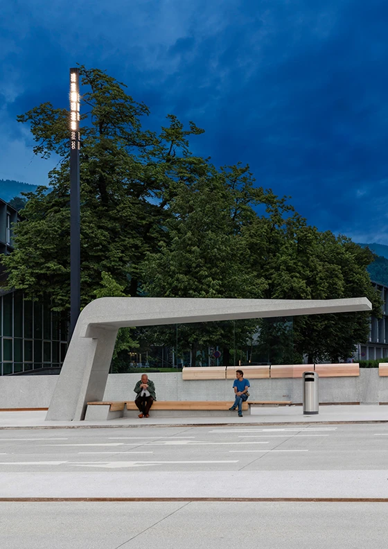 Zumtobel impressed the architect, and those responsible for the city planning with the customised SUPERSYSTEM outdoor LED luminaire