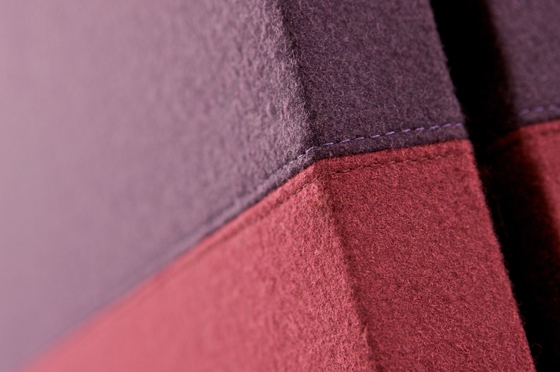 The WALL COVER wall panel system is available for coverage of entire wall surfaces. Here, too, various fabric collections allow nuanced colour coordination