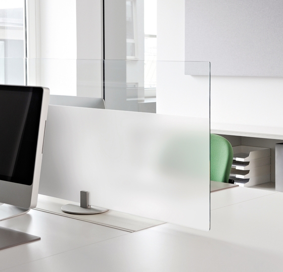 Spaces can be simply and flexibly zoned with the ARCHITECTS TEXTILE acoustic panel system. The frameless ARCHITECTS GLASS system offers a translucent variant for use as acoustic shielding