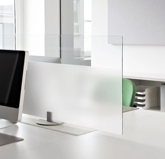Spaces can be simply and flexibly zoned with the ARCHITECTS TEXTILE acoustic panel system. The frameless ARCHITECTS GLASS system offers a translucent variant for use as acoustic shielding