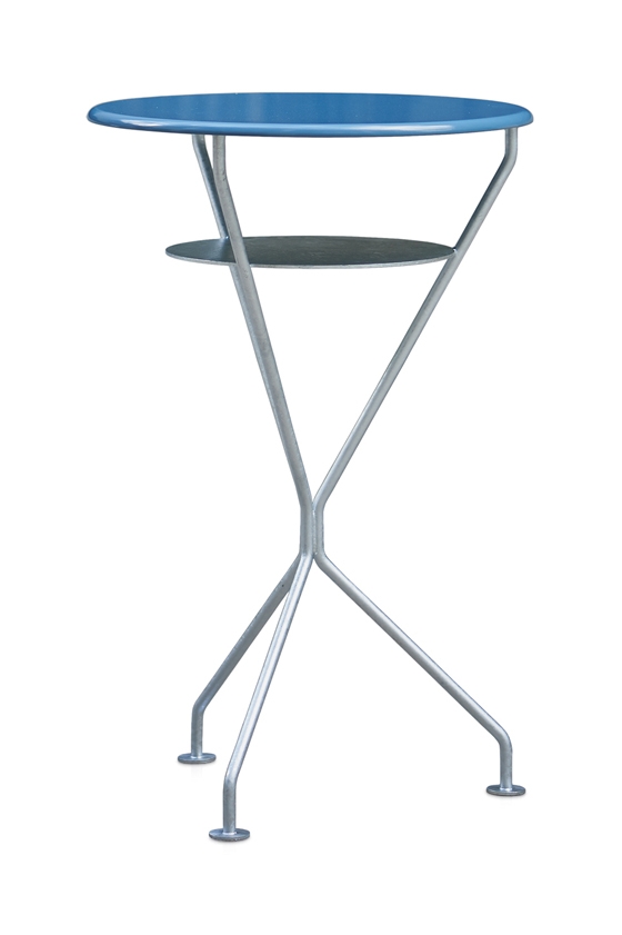 Slender: the small but striking bistro table is a new development by Werner Abt