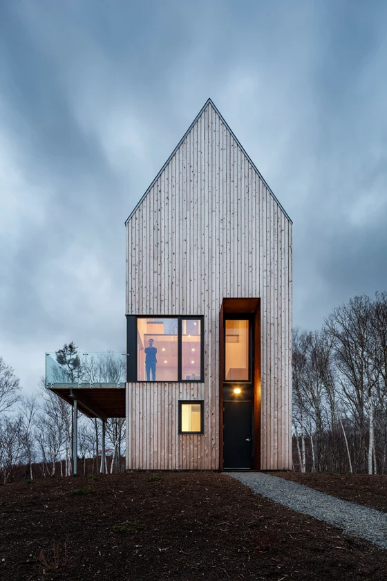 Referencing the barn as typology in terms of its structure, the Rabbit Snare Gorge cabin in Canada's Nova Scotia province, designed by architect Omar Gandhi and New York-studio Design Base 8. Photo: Doublespace Photography