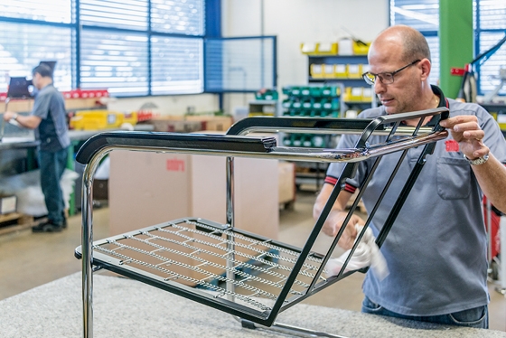 Produktion: Moderne Anlagen und handwerkliches Können gehen bei Embru Hand in Hand.