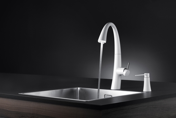 KWC ZOE offers the extraordinary: smart technology meets innovative design (top: © Snaidero Pininfarina)