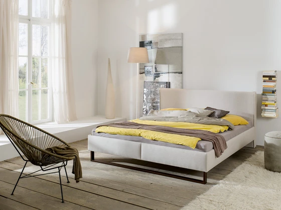 Successful symbiosis: Estrella combines a classic wooden bed with upholstery.