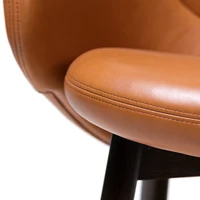 Alba’s back and sides/arms are articulated as one, elegantly flowing continuous element, while the upholstery comes in the form of premium-grade Elmo leather or super-tactile Merino wool