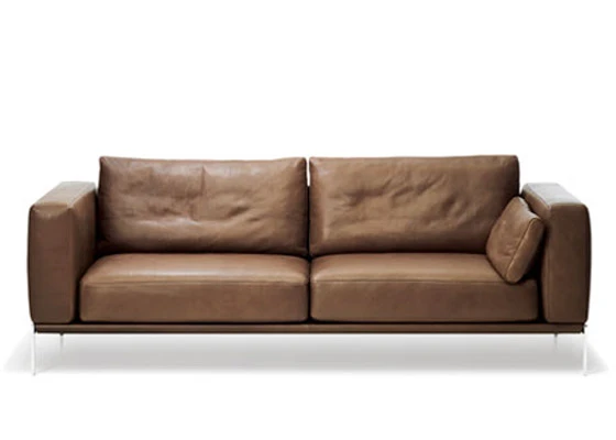 Variabel: Das Modell «Piu» ist als Eckgruppe oder Einzelsofa mit verschiedenen Zusatzoptionen erhältlich.