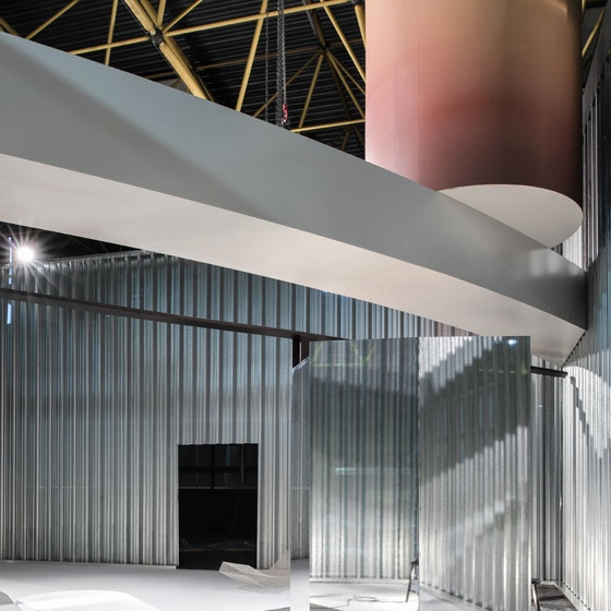 Erfahre mehr über die Geschichte Ghostly Logic