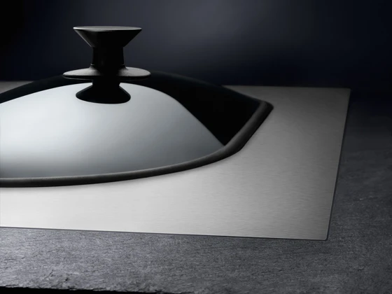 Top: The Vario cooktops 400 series’ grill, Teppan Yaki, steamer and deep-fryer can be combined with induction or gas cooktops. Above: The versatile steamer steams, simmers, blanches, reheats, extracts juice, makes yogurt, raises dough and disinfects