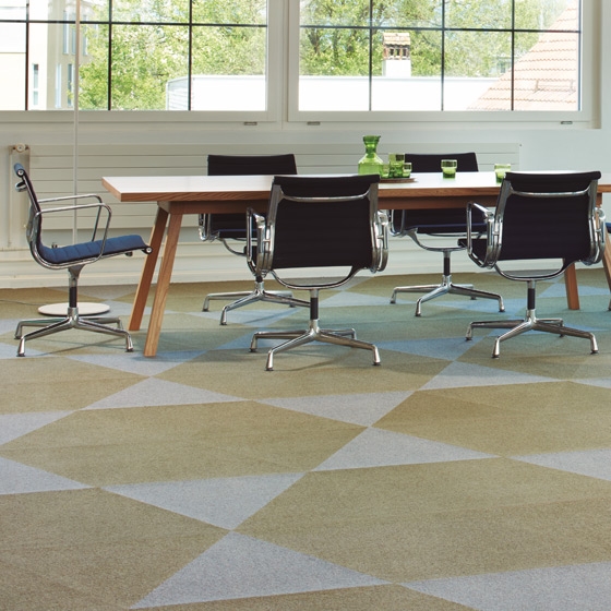 Erfahre mehr über die Geschichte Wolle geht zu Boden: Ruckstuhl