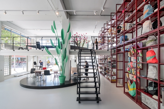 Design store Groos’s new Rotterdam home is a restored postwar warehouse Het Industriegebouw. The shop’s interior pays homage to the building’s industrial roots, while a huge display keeps the remaining space uncluttered. Photos: Ossip van Duivenbode