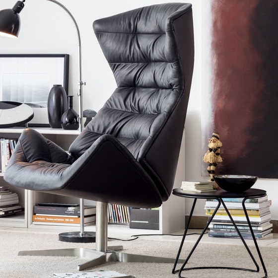 Lees storie A favourite piece to sink into: Lounge chair 808