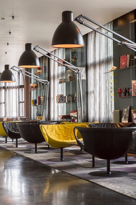 Das israelische Designstudio Digital Space nahm für die Teppiche seines Art'otel Projektes in Amsterdam den Individualisierungsservice THE ATELIER vom Bodenbelagsspezialisten kymo in Anspruch