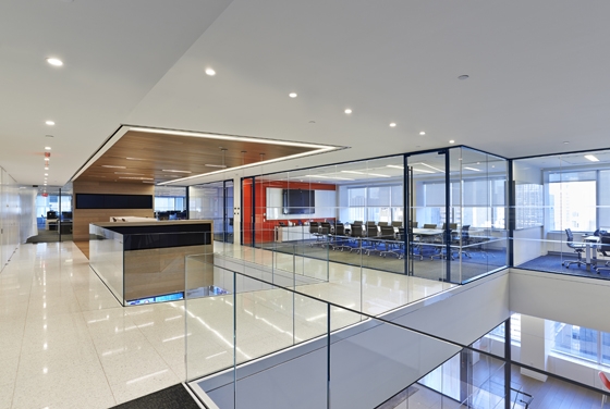 Adotta has been manufacturing and supplying demountable partitions to high-end offices for over 15 years, facilitating the creation of acoustically insulated meeting rooms and workspaces