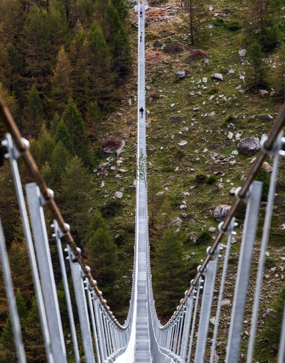 The Charles Kuonen Suspension Bridge provides walkers a shortcut on the popular two-day hiking route between Grächen and Zermatt and offers views of the Matterhorn and Bernese Alps as well as the valley’s base 85 metres below. Photos: Valentin-Flauraud