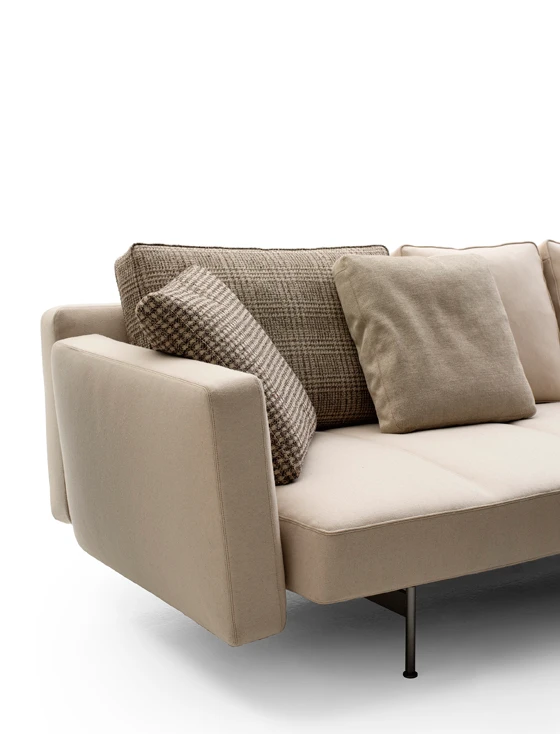 The B&B Italia textile collection offers numerous options for upholstery, ranging from six classic soft Italian leathers to natural linens and finely woven wools. Customers can opt for subtle neutrals or brighter tones
